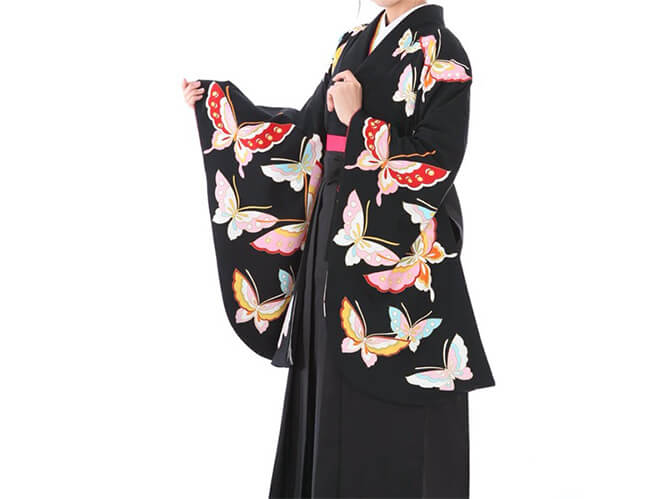 フルセットでお届け!ブランド物から作家物まで取り揃えた呉服老舗店の上質な袴